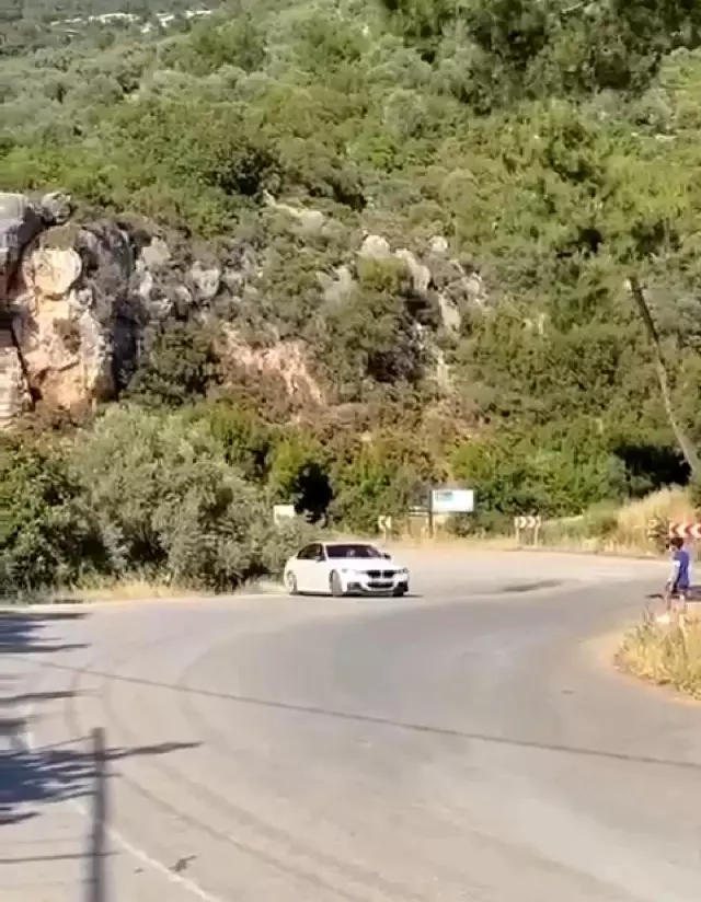 Sosyal medyadan 'drift' paylaşımı pahalıya patladı, takipçilerini 'Paylaşım yaparken dikkat edin' diyerek uyardı Sosyal medyadan 'drift' paylaşımı pahalıya patladı, takipçilerini 'Paylaşım yaparken dikkat edin' diyerek uyardı