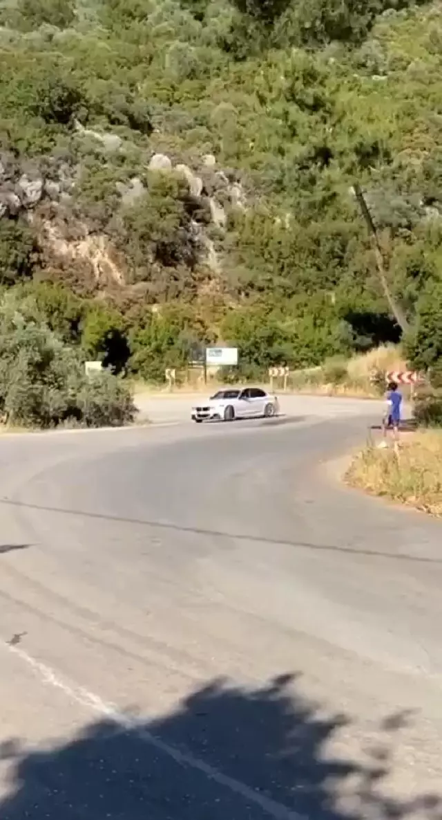 Sosyal medyadan 'drift' paylaşımı pahalıya patladı, takipçilerini 'Paylaşım yaparken dikkat edin' diyerek uyardı Sosyal medyadan 'drift' paylaşımı pahalıya patladı, takipçilerini 'Paylaşım yaparken dikkat edin' diyerek uyardı