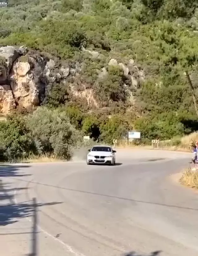 Sosyal medyadan 'drift' paylaşımı pahalıya patladı, takipçilerini 'Paylaşım yaparken dikkat edin' diyerek uyardı Sosyal medyadan 'drift' paylaşımı pahalıya patladı, takipçilerini 'Paylaşım yaparken dikkat edin' diyerek uyardı