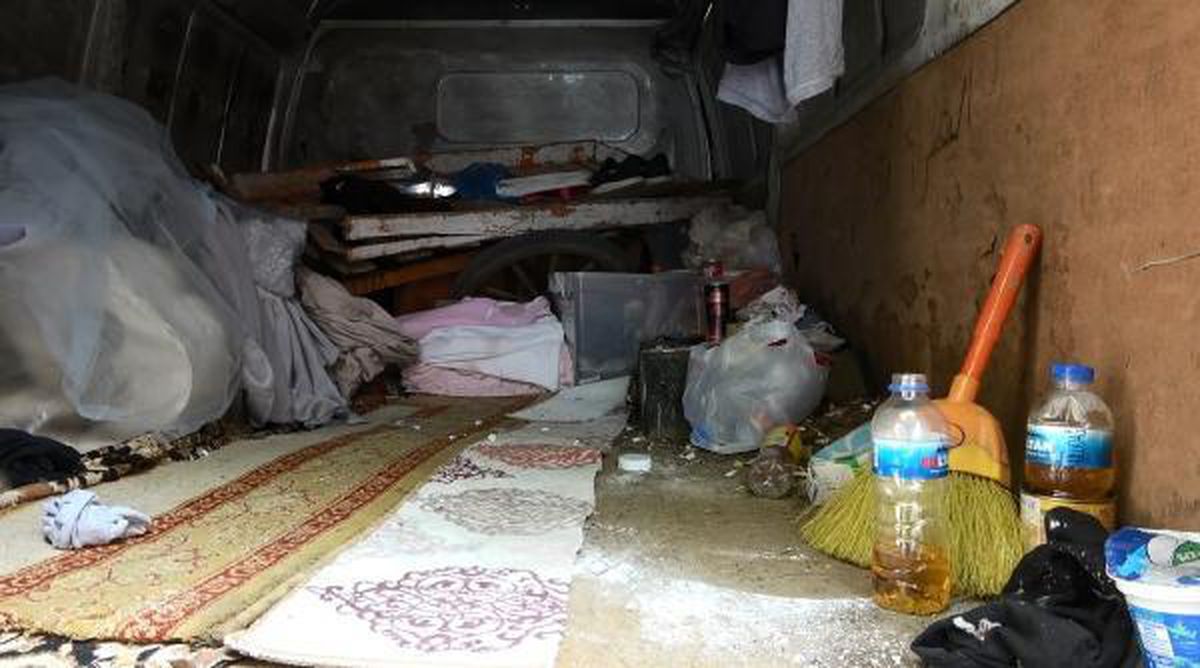 SULTANGAZİ�DE TERK EDİLEN MİNİBÜS UYUŞTURUCU KULLANANLARIN YUVASI OLDU