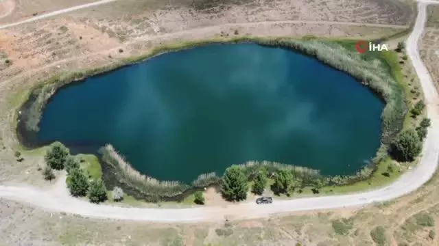 Torosların nazar boncuğu Dipsiz Göl, buz gibi suyu ve masmavi rengiyle ziyaretçilerini bekliyor Torosların nazar boncuğu Dipsiz Göl, buz gibi suyu ve masmavi rengiyle ziyaretçilerini bekliyor