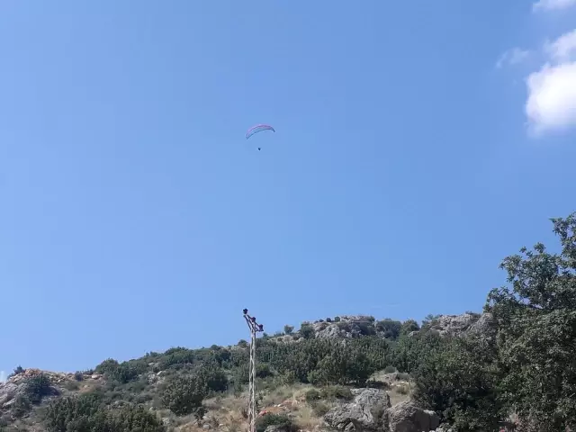 Yamaç paraşütleri gökyüzünü renklendirdi Yamaç paraşütleri gökyüzünü renklendirdi