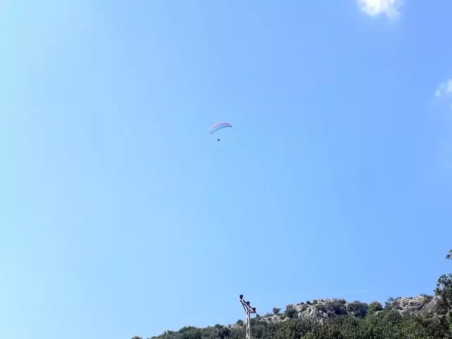 Yamaç paraşütleri gökyüzünü renklendirdi Yamaç paraşütleri gökyüzünü renklendirdi