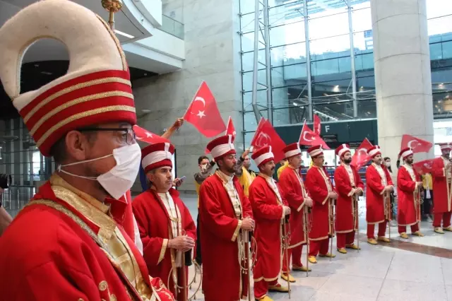 Dünya şampiyonu milli cimnastikçi Ayşe Begüm Onbaşı yurda döndü Dünya şampiyonu milli cimnastikçi Ayşe Begüm Onbaşı yurda döndü