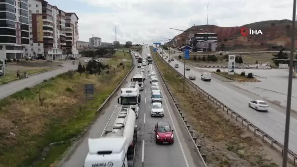 43 ilin bağlantı noktasında trafik yoğunluğu