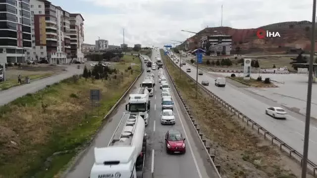 43 ilin bağlantı noktasında trafik yoğunluğu 43 ilin bağlantı noktasında trafik yoğunluğu
