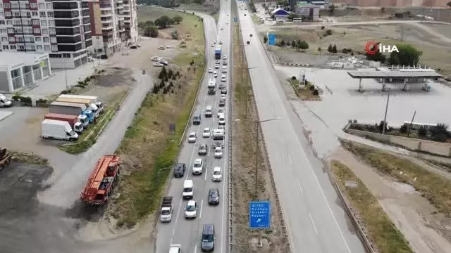 43 ilin bağlantı noktasında trafik yoğunluğu 43 ilin bağlantı noktasında trafik yoğunluğu