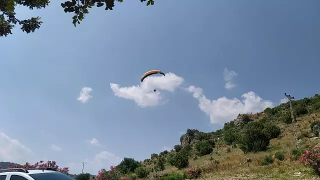 Adana'da yamaç paraşütü keyfi Adana'da yamaç paraşütü keyfi