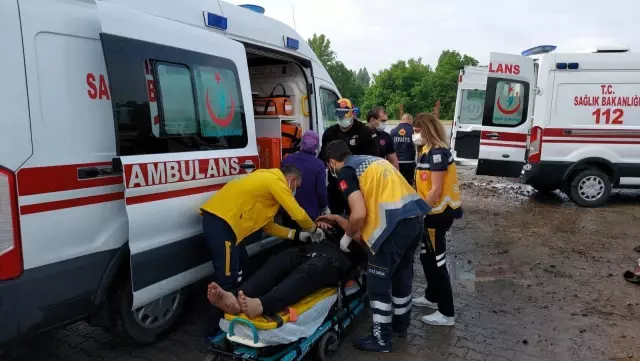 Amasya'da otomobil devrildi: 5 yaralı Amasya'da otomobil devrildi: 5 yaralı