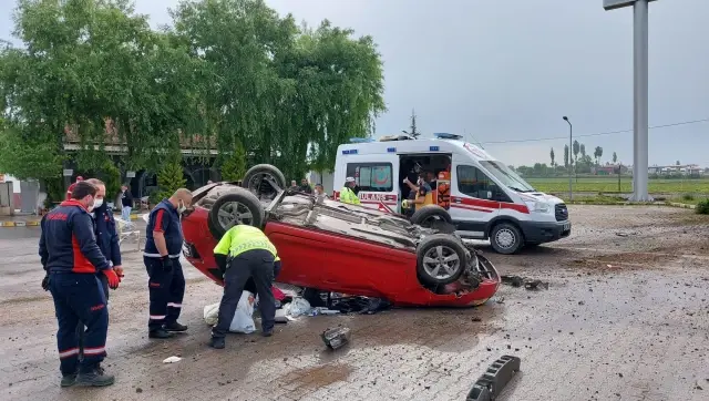 Amasya'da otomobil devrildi: 5 yaralı Amasya'da otomobil devrildi: 5 yaralı
