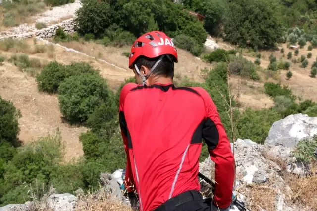 Antalya'da arama kurtarma ekipleri 6 gündür haber alınamayan dağcı için alarma geçti Antalya'da arama kurtarma ekipleri 6 gündür haber alınamayan dağcı için alarma geçti