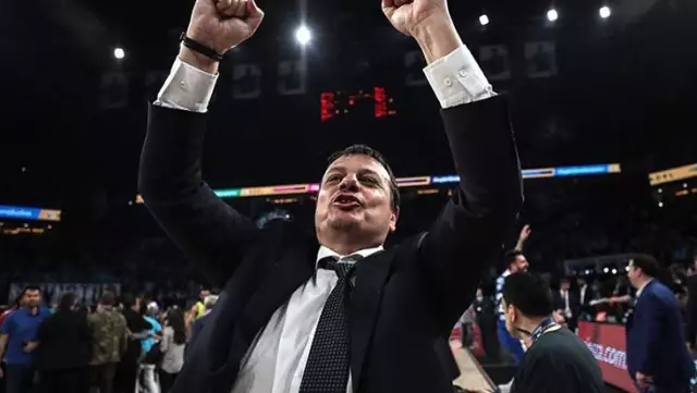 Ergin Ataman kazandığı kupalarla adını tarihe altın harflerle yazdırdı Ergin Ataman kazandığı kupalarla adını tarihe altın harflerle yazdırdı