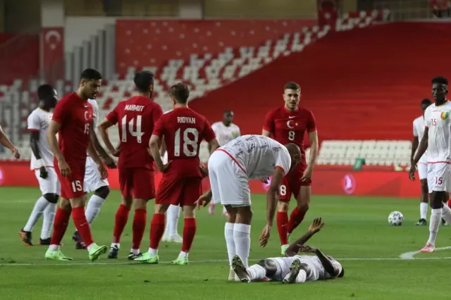 Hazırlık maçı: Türkiye: 0 - Gine: 0 (İlk yarı) Hazırlık maçı: Türkiye: 0 - Gine: 0 (İlk yarı)