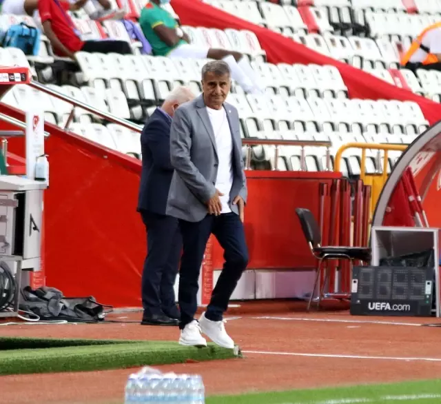 Hazırlık maçı: Türkiye: 0 - Gine: 0 (İlk yarı) Hazırlık maçı: Türkiye: 0 - Gine: 0 (İlk yarı)