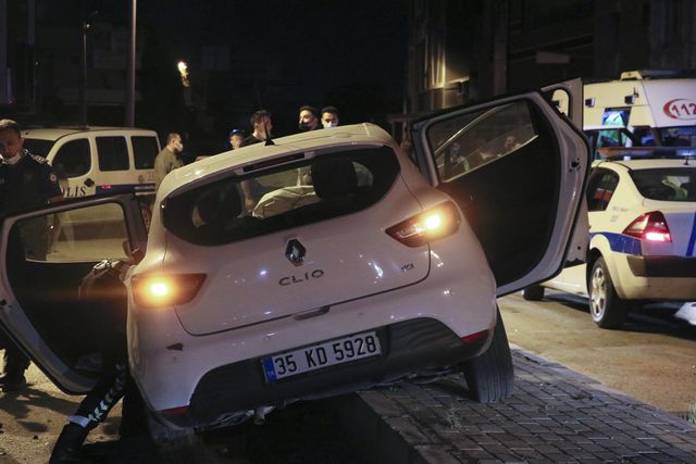 Son dakika: Polisin 'dur' ihtarına uymayan alkollü sürücü kaza yaptı