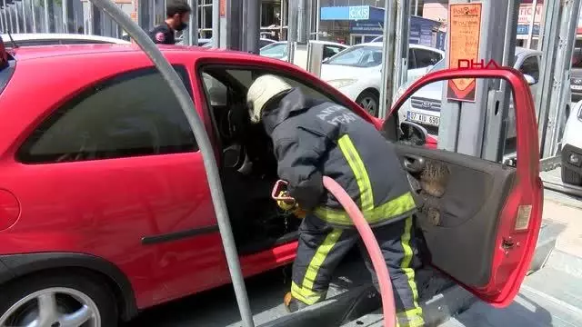 Son dakika haber: PARK HALİNDEKİ OTOMOBİLDE ÇIKAN YANGIN BÜYÜMEDEN SÖNDÜRÜLDÜ Son dakika haber: PARK HALİNDEKİ OTOMOBİLDE ÇIKAN YANGIN BÜYÜMEDEN SÖNDÜRÜLDÜ