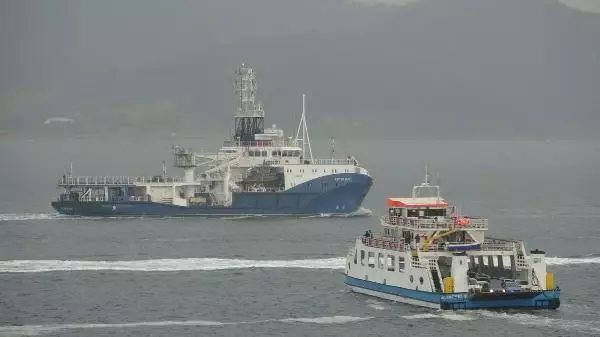 Rus askeri römorkörü Çanakkale Boğazı'ndan geçti Rus askeri römorkörü Çanakkale Boğazı'ndan geçti