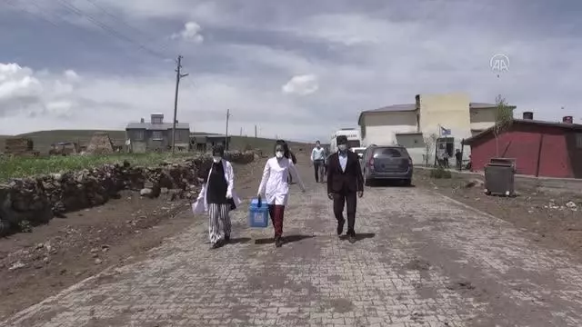Sağlık ekipleri kırsaldaki engelli vatandaşları aşılamak için yoğun çaba harcıyor Sağlık ekipleri kırsaldaki engelli vatandaşları aşılamak için yoğun çaba harcıyor