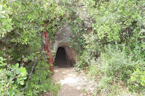 Binlerce yıllık tarihi tünel, doğa yürüyüşçülerinin uğrak mekanı oldu