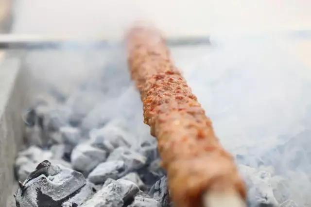 Gastronomi Evi'nde 31 metre uzunluğunda Boru kebabı yapıldı Gastronomi Evi'nde 31 metre uzunluğunda Boru kebabı yapıldı