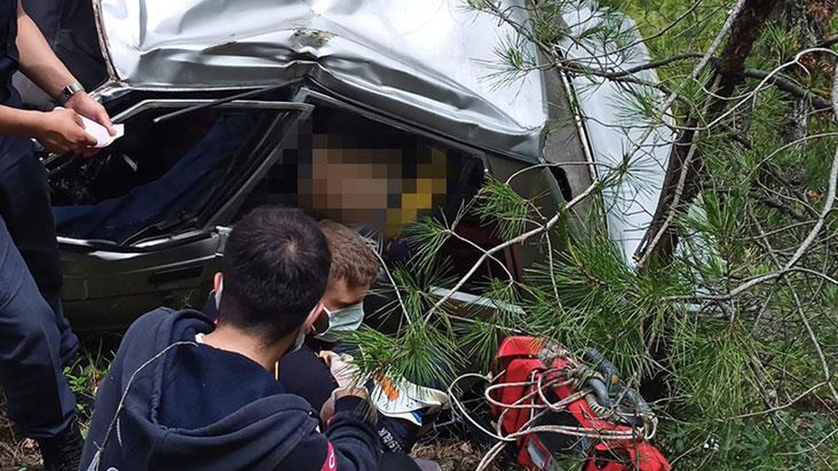 Virajı alamayan otomobil 80 metrelik uçurumdan yuvarlandı: 1 ölü