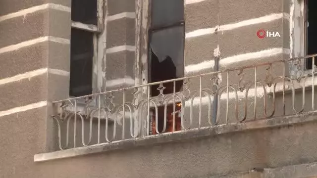 2 katlı metruk bina 1 haftada 3 kez yandı 2 katlı metruk bina 1 haftada 3 kez yandı