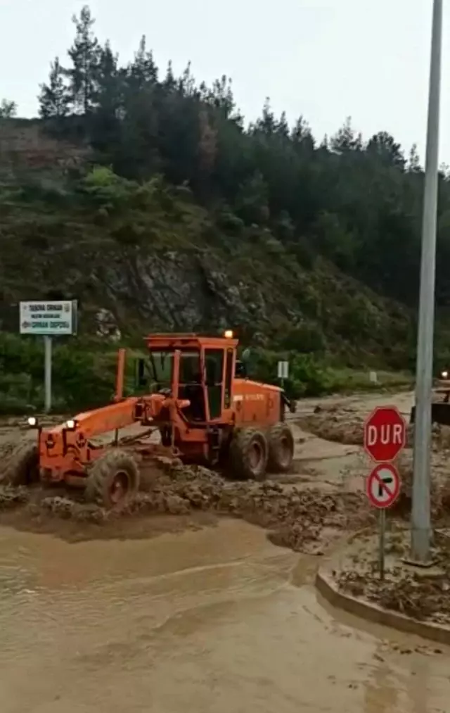 Son Dakika | Amasya-Erzincan karayolu sel nedeniyle ulaşıma kapandı Son Dakika | Amasya-Erzincan karayolu sel nedeniyle ulaşıma kapandı