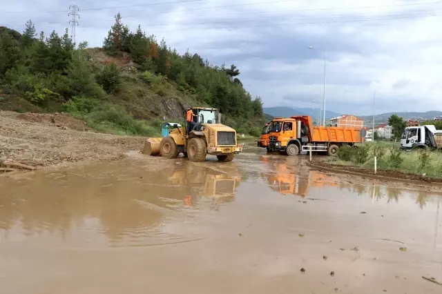 Son Dakika | Amasya-Erzincan karayolu sel nedeniyle ulaşıma kapandı Son Dakika | Amasya-Erzincan karayolu sel nedeniyle ulaşıma kapandı