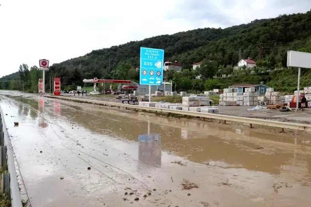 Son Dakika | Amasya-Erzincan karayolu sel nedeniyle ulaşıma kapandı Son Dakika | Amasya-Erzincan karayolu sel nedeniyle ulaşıma kapandı