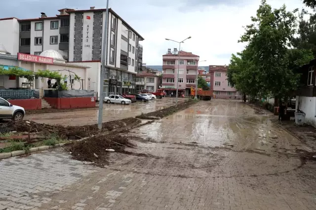 Son Dakika | Amasya-Erzincan karayolu sel nedeniyle ulaşıma kapandı Son Dakika | Amasya-Erzincan karayolu sel nedeniyle ulaşıma kapandı