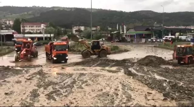 Son Dakika | Amasya-Erzincan karayolu sel nedeniyle ulaşıma kapandı Son Dakika | Amasya-Erzincan karayolu sel nedeniyle ulaşıma kapandı