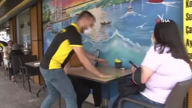Antalya'da kafe ve restoranlarda günler sonra masaya hizmet Antalya'da kafe ve restoranlarda günler sonra masaya hizmet