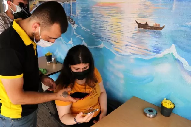 Antalya'da kafe ve restoranlarda günler sonra masaya hizmet Antalya'da kafe ve restoranlarda günler sonra masaya hizmet