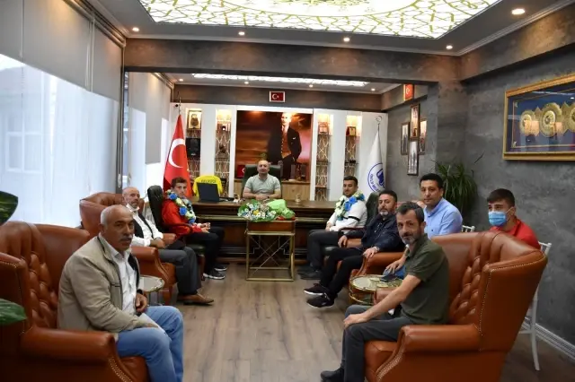 Avrupa üçüncüsü güreşçiye coşkulu karşılama