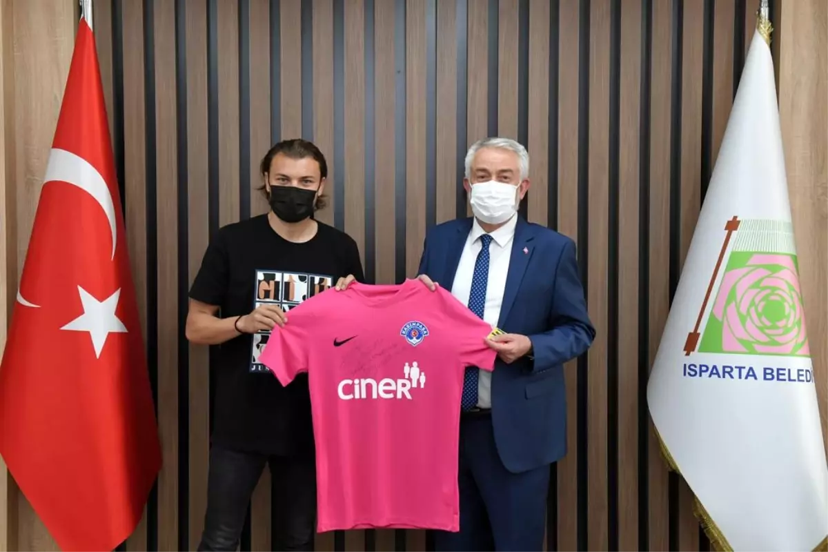 Başkan Başdeğirmen, Ispartalı Futbolcu Yusuf Eroğan'ı Ağırladı