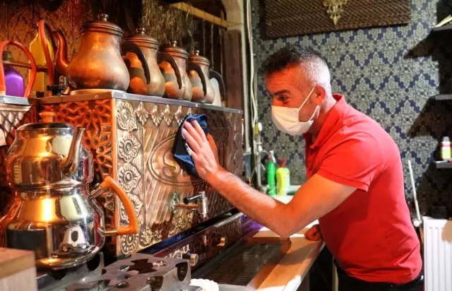 Bayburt'ta kafe ve restoranlar yeniden açıldı