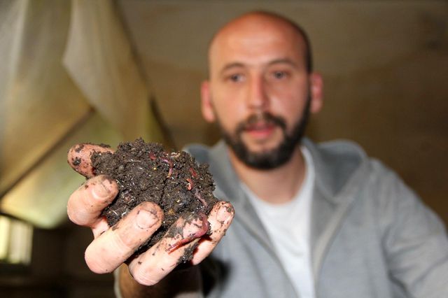 Girişimci vatandaş, atıl durumdaki cezaevini ekonomiye kazandırarak solucan gübresi üretimine başladı