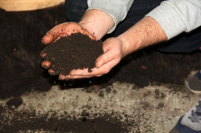 Girişimci vatandaş, atıl durumdaki cezaevini ekonomiye kazandırarak solucan gübresi üretimine başladı