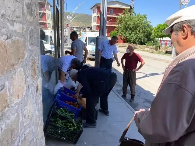 Çukurca Belediyesinin seralarında bereket fışkırıyor