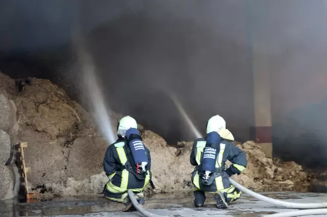 Son dakika haber! Denizli'de iplik fabrikasında çıkan yangın kontrol altına alındı Son dakika haber! Denizli'de iplik fabrikasında çıkan yangın kontrol altına alındı