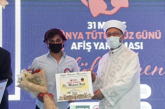 Diyanet İşleri Başkanı: 'Sigarayla topyekun mücadele etmeliyiz' Diyanet İşleri Başkanı: 'Sigarayla topyekun mücadele etmeliyiz'