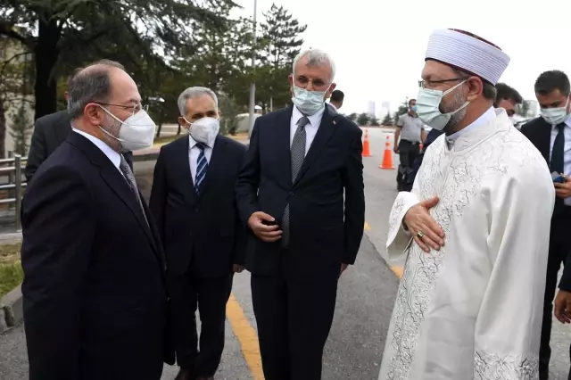 Diyanet İşleri Başkanı: 'Sigarayla topyekun mücadele etmeliyiz' Diyanet İşleri Başkanı: 'Sigarayla topyekun mücadele etmeliyiz'