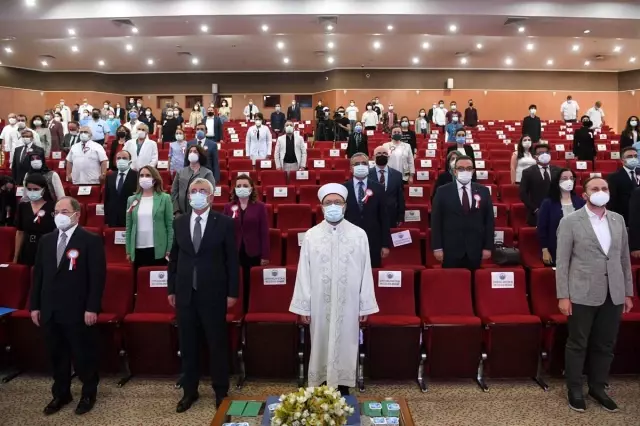 Diyanet İşleri Başkanı: 'Sigarayla topyekun mücadele etmeliyiz' Diyanet İşleri Başkanı: 'Sigarayla topyekun mücadele etmeliyiz'