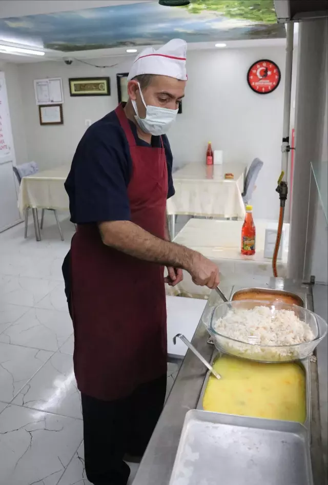 Eskişehir ve Kütahya'da kademeli normalleşme süreci kapsamında yeme içme yerleri açıldı