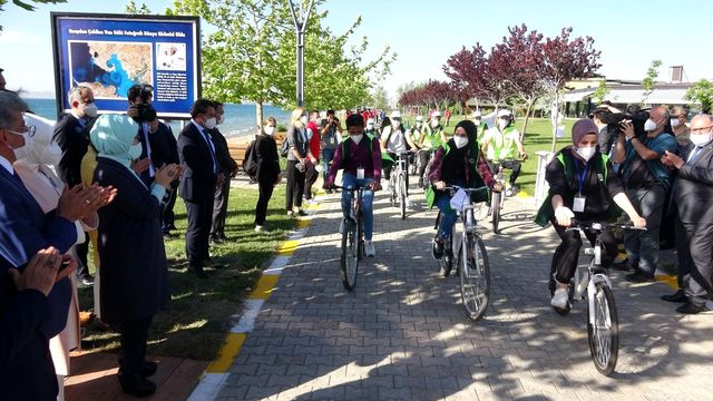 emine erdogan ve bakan kurum un van ziyareti 6 14171317 o