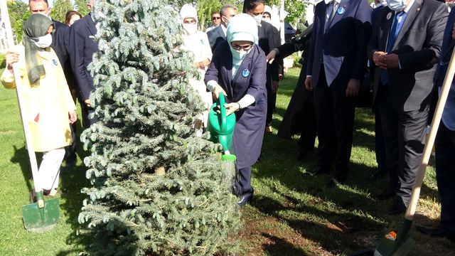 emine erdogan ve bakan kurum un van ziyareti 7 14171317 o