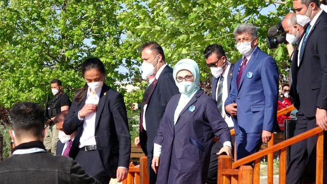 emine erdogan ve bakan kurum un van ziyareti 8 14171317 o