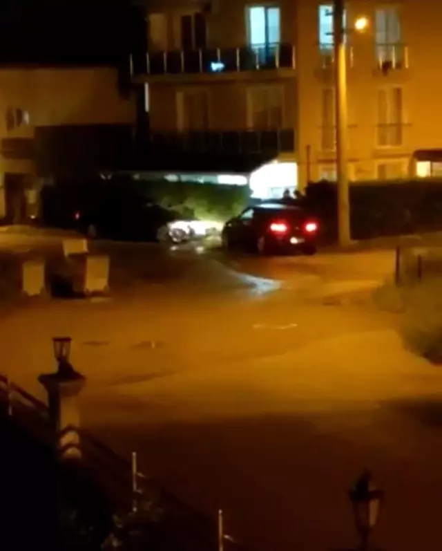 Eşiyle tartıştı, hıncını kayınbiraderinin aracından çıkarttı...O anlar kamerada