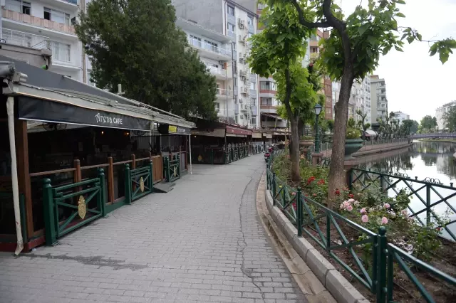 Eskişehir ve Kütahya'da kademeli normalleşme süreci kapsamında yeme içme yerleri açıldı