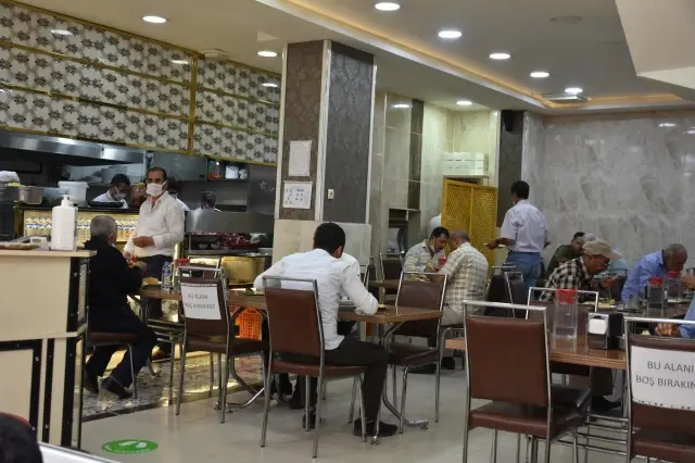Kademeli normalleşme kapsamında işletmeler müşteri kabul etmeye başladı